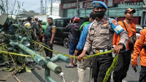 Kecelakaan Maut Di Bekasi Tewaskan 10 Orang Poskota Co Id