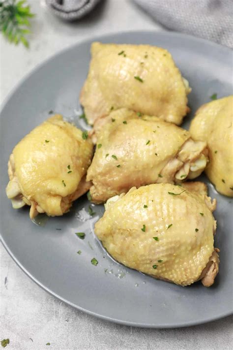 Boiled Chicken Thighs (How to Boil Chicken thighs) - Chicken Vibes