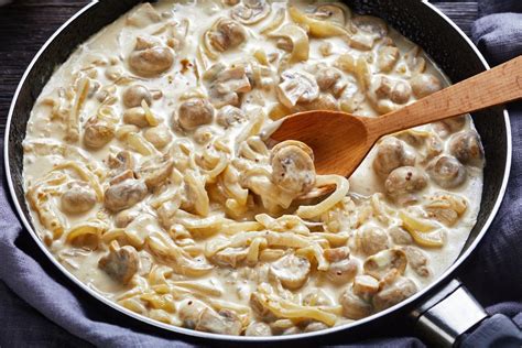 Putengeschnetzeltes Mit Champignon Rahm So E Rezept Kochbar De