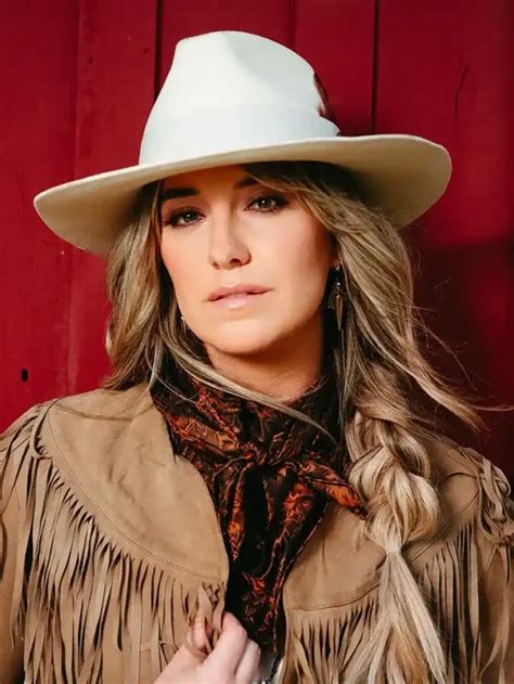 Country Musician Lainey Wilson Turns Heads In A Sparkly New Year S