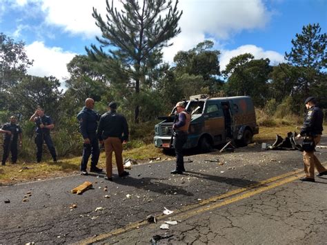 Assaltantes Fecham Rodovia Caminh O E Explodem Carro Forte Na Pr