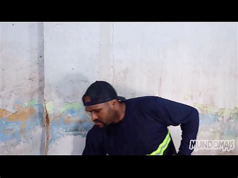 Baiser au travail pendant la pause déjeuner XVIDEOS