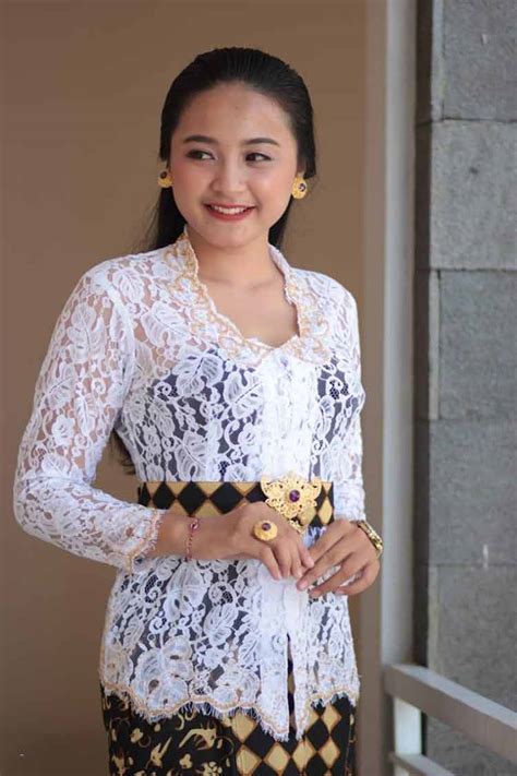 √ 30 Model Kebaya Bali Modern Brokat Kombinasi Terbaru