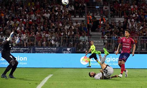 Leo Messi Scores Bicycle Kick Goal For Psg Vs Clermont