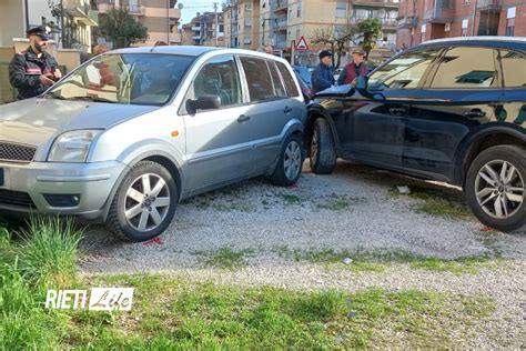 Auto Fuori Strada In Via Molino Della Salce All Incrocio Con Via Pietro