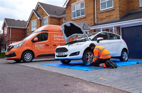 Mobile mechanic or local garage? The complete guide | RAC Drive