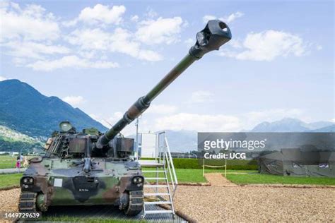 773 Howitzer Tank Stock Photos High Res Pictures And Images Getty