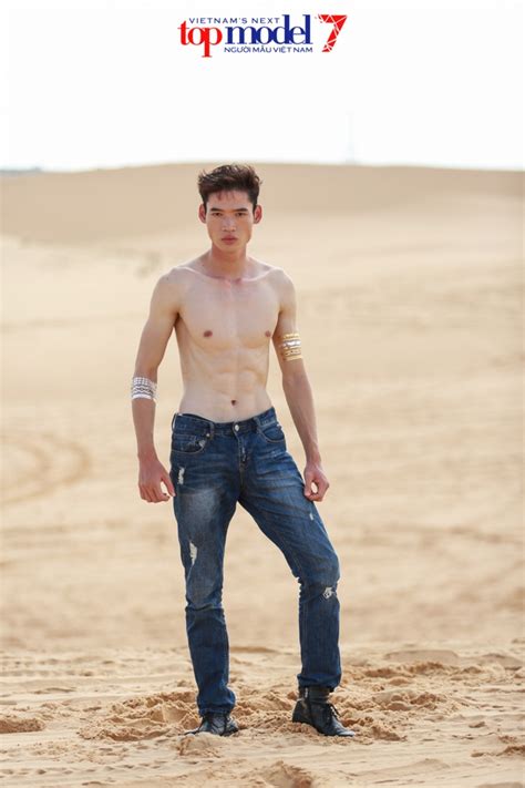 Các hot boy Next Top cởi áo khoe body sexy trên cát
