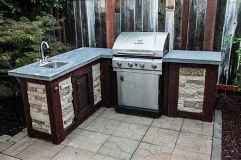 17 Best DIY BBQ Island Ideas (Cinder Blocks, Wood, Cement & More ...