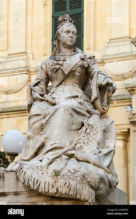 Statue Of Queen Victoria By Giuseppe Valenti In Republic Square