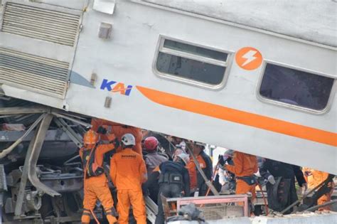 Evakuasi Masih Berlangsung Perjalanan Commuter Line Bandung Raya Hanya