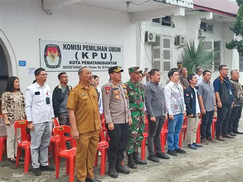 Wakapolres Pematangsiantar Hadiri Pelepasan Distribusi Logistik Pemilu