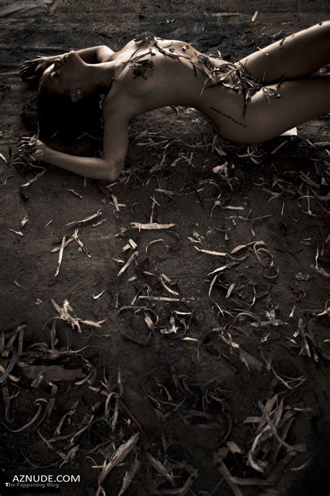 Rihanna Sexy Poses Naked Showing Off Her Gorgeous Figure In A Photoshoot For Esquire Magazine