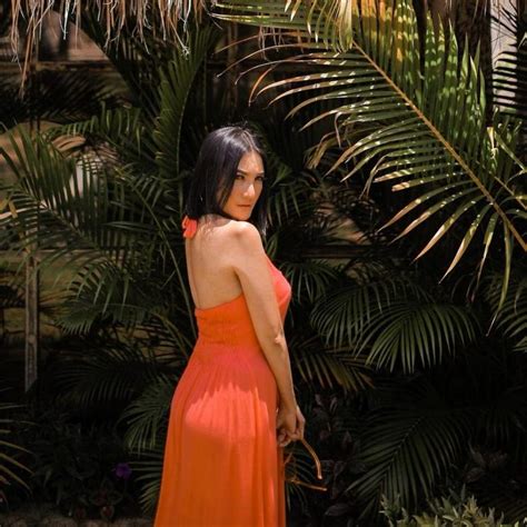 Hot Sexy Kiki Amalia Bikini Pics