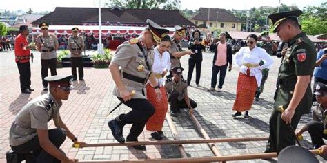 Lestarikan Budaya Maluku Kapolda Ikut Tarian Toki Gaba Gaba Media