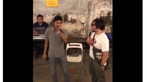 Rindu Manggung David Naif Ikut Nyanyi Bareng Penyanyi Jalanan