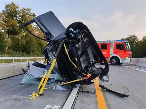 Unfall Auf A Auto Berschl Gt Sich Kilometer Stau Kreis