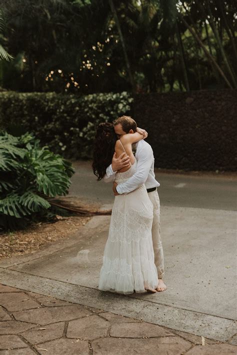 Maui Beach Wedding / Maui Wedding Photographer - theforwardsphoto.com