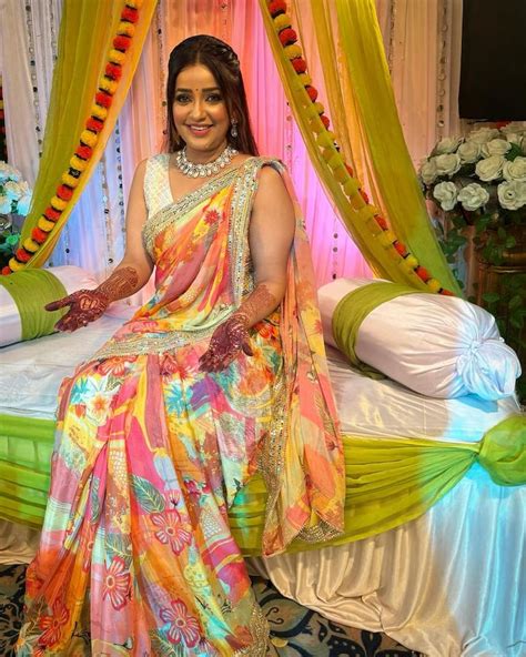 Apurva Nemlekar Marathi Actress Premachi Goshta Savani Mehendi Photo Viral On Social Media