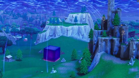 FORTNITE CUBE WATCH: Mobile users may have deduced the cube's rune ...