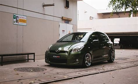 Modifikasi Toyota Yaris Ceper Vibrant Wall