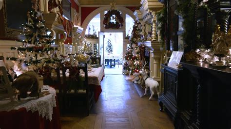 This Victorian Mansion Transforms Into Gorgeous Christmas Manor During