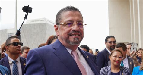 Comisión Investigadora de la CCSS aprueba llamar a comparecer a Rodrigo