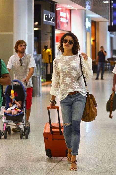 Famosas Usam Looks Informais Para Viajar Veja Erros E Acertos