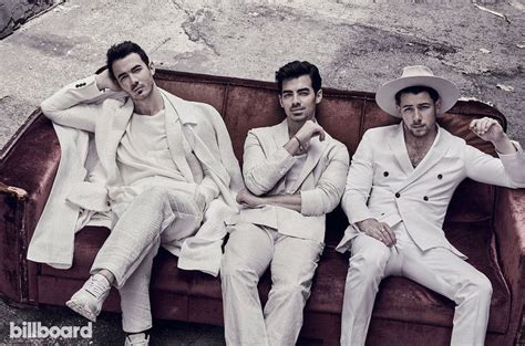 Jonas Brothers Happiness Begins Album Debuts At No 1 On Billboard