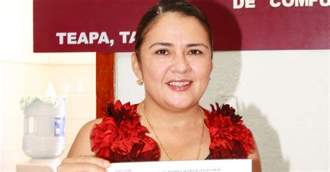 Noticias En Linea De Tabasco RECIBE ELDA LLERGO SU CONSTANCIA DE