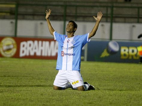 Yago Pikachu Comemora O Seu Primeiro Gol De Cabe A Na Carreira