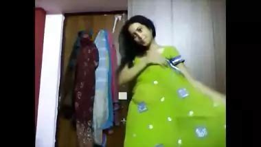 Desi Bhabhi Navel Hole Open Show In Saree Nude With Hugetits Indian