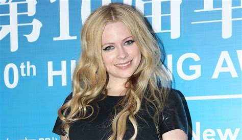 Avril Lavigne Opens Up About Having Lyme Disease Report