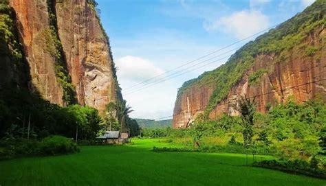 10 Lokasi Panjat Tebing Terbaik Di Indonesia Favorit Pecinta Alam