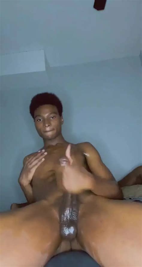 Black Boy Twerks And Shakes Ass In The Bathroom Gay Porn Feat