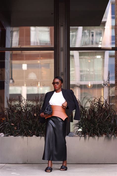 pencil skirt in leather 5