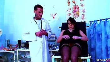 flaca ninfómana madura seducir a su ginecólogo hasta el orgasmo sexo XVIDEOS