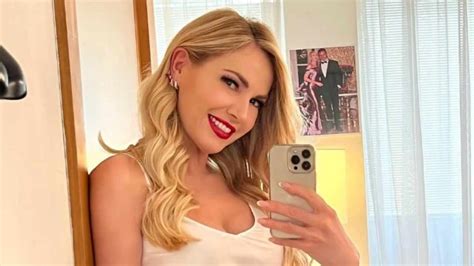 Federica Panicucci Maldive Ai Suoi Piedi Il Bikini Si Apre A Vista