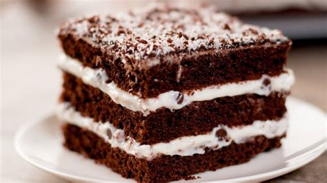 Tarta de chocolate con crema de leche Fácil de hacer y lista en tan