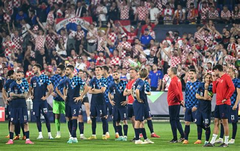 Foto Vatreni Slomljena Srca Na Terenu Nisu Mogli Sakriti Tugu I Suze