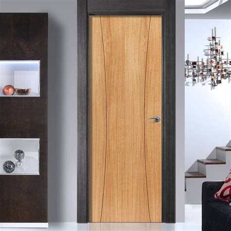 A Sleek And Modern Arcos Style Oak Veneered Internal Flush Door With A