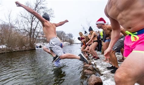 Photos New Years Day Polar Plunge At Panga Bar And Grill In Oconomowoc