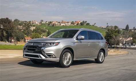 Caraganza First Drive Review Mitsubishi Outlander Phev Le The