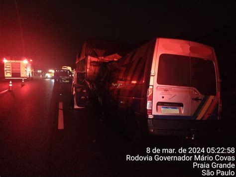 Colisão entre van e carreta deixa um morto na rodovia Padre Manoel da