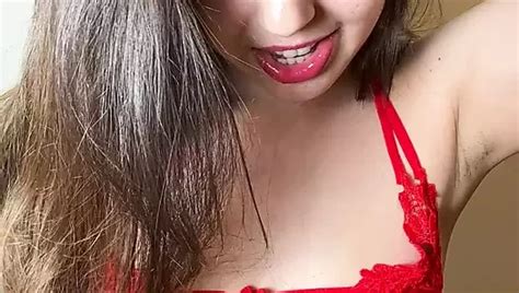 Freche milf schlampe xLilyflowersx Fick beide löcher mit großem dildo und schmutziger fußfetisch