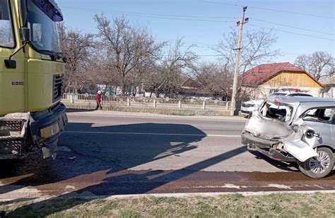 TV8 md FOTO O mașină lovită de un autocamion la Soroca O femeie a