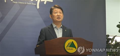 권영진 대구시장 3선 도전 채비 속 채홍호 부시장 명퇴 고심 매일경제