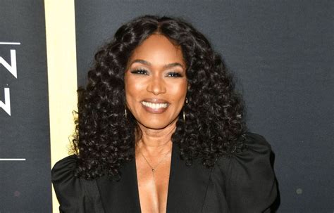 Angela Bassett entre dans lhistoire en étant la première actrice à