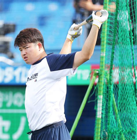 【ヤクルト】村上宗隆が試合前練習参加、フリーで柵越え11本 前日dena戦で右太ももに死球 プロ野球写真ニュース 日刊スポーツ