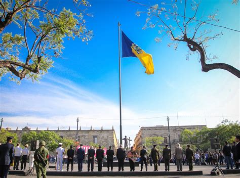 IZAMIENTO DE MONUMENTAL BANDERA DE JALISCO POR 200 ANIVERSARIO DEL